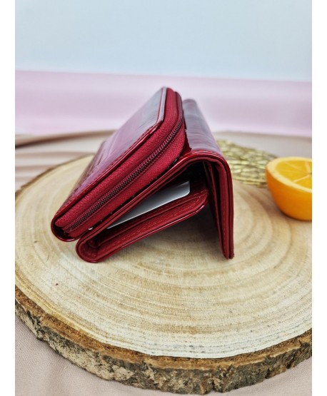 Portfel skórzany lakierowany czerwony z zameczkiem