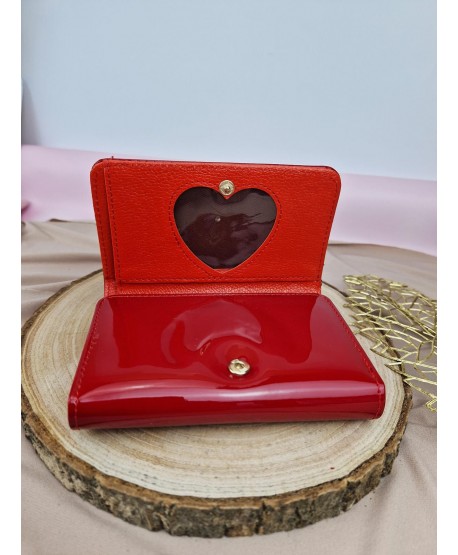 Portfel damski lakierowany ekoskóra z sercem