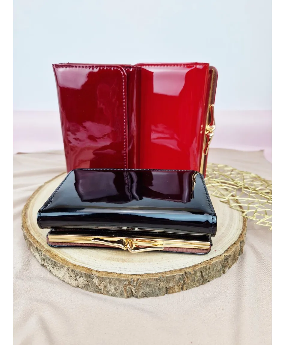 Portfel damski lakierowany ekoskóra z sercem