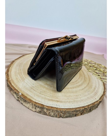 Portfel damski lakierowany ekoskóra z sercem