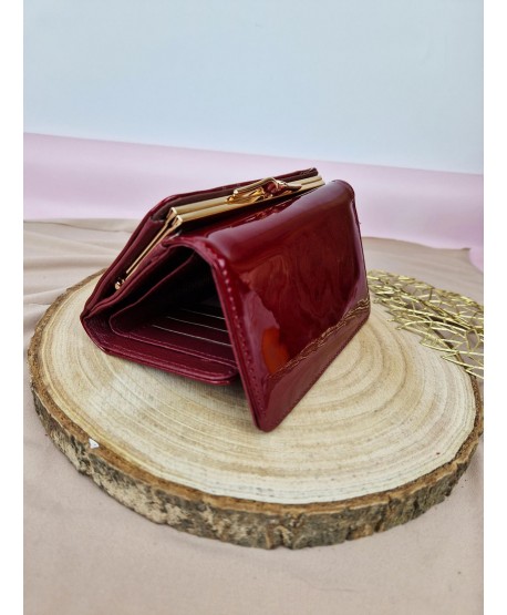 Portfel damski lakierowany ekoskóra z sercem