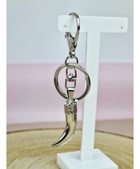 Breloki męskie srebrne skorpion kieł