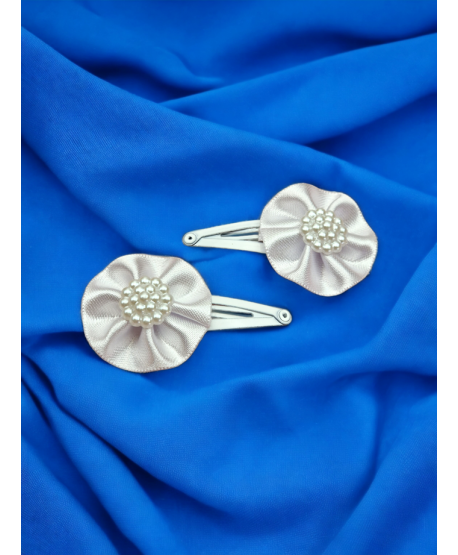 Spineczki z białym kwiatuszkiem z perełkami 2 szt