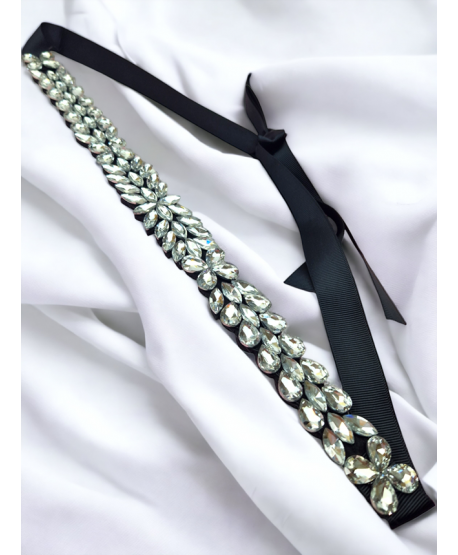 Ozdobny pasek do sukienki na czarnej taśmie z kryształków