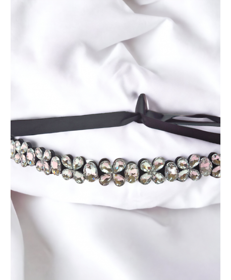 Ozdobny pasek do sukienki na czarnej taśmie z kryształków