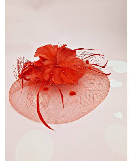 Fascynator toczek czerwony z kwiatem z piór