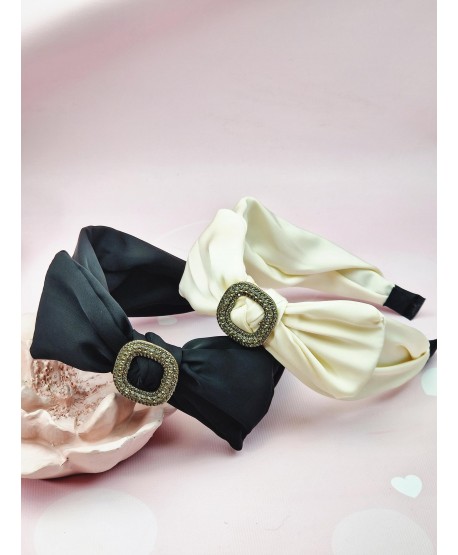 Opaska z dużą kokardką i ozdobną klamrą