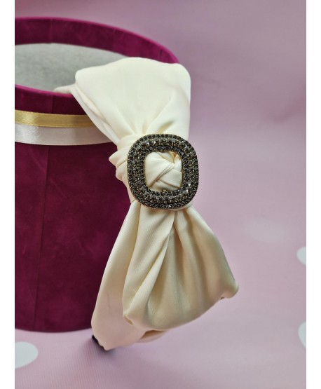 Opaska z dużą kokardką i ozdobną klamrą