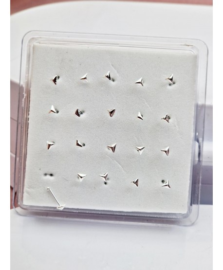 Kolczyki do nosa trójkąciki ze srebra p. 925