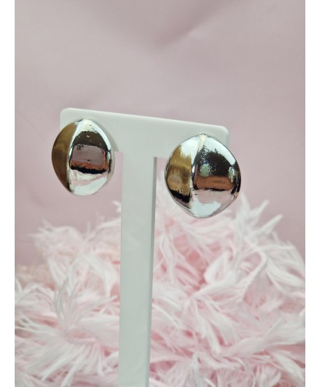 Gładkie, proste klipsy w kolorze srebrnym