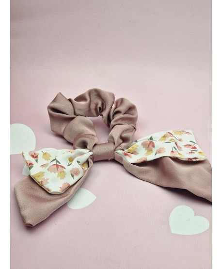 Gumka satynowa scrunchie w urocze kwiatuszki- kolory