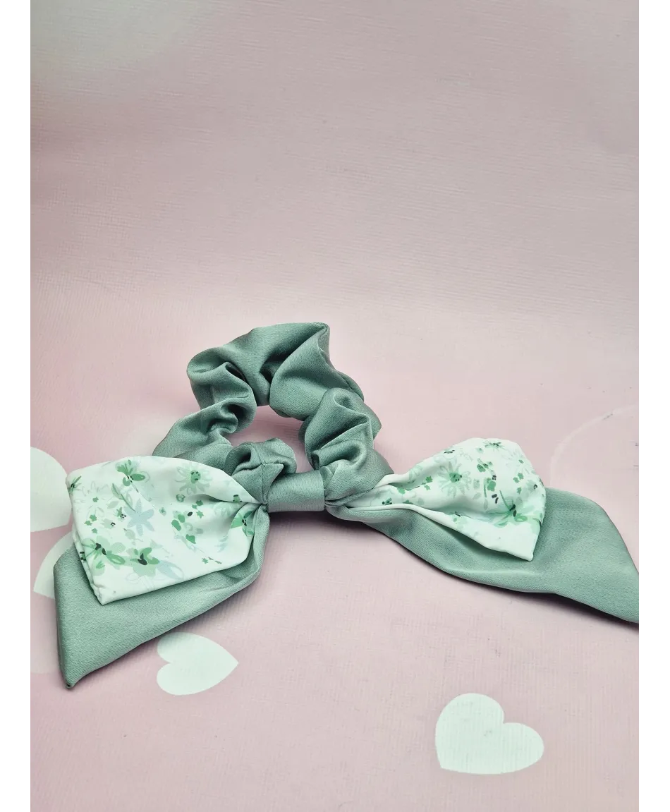 Gumka satynowa scrunchie w urocze kwiatuszki- kolory