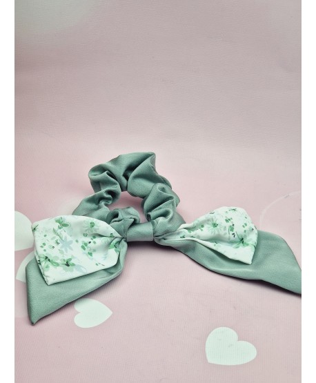 Gumka satynowa scrunchie w urocze kwiatuszki- kolory