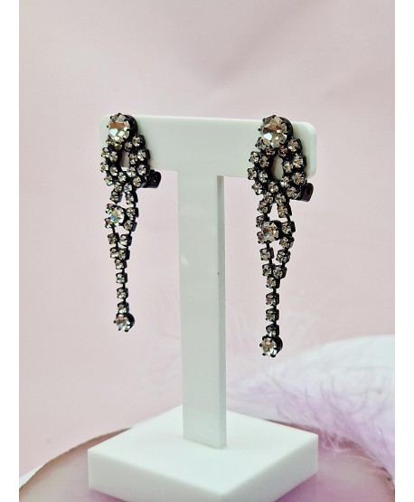 Klipsy czarne wiszące z cyrkoniami