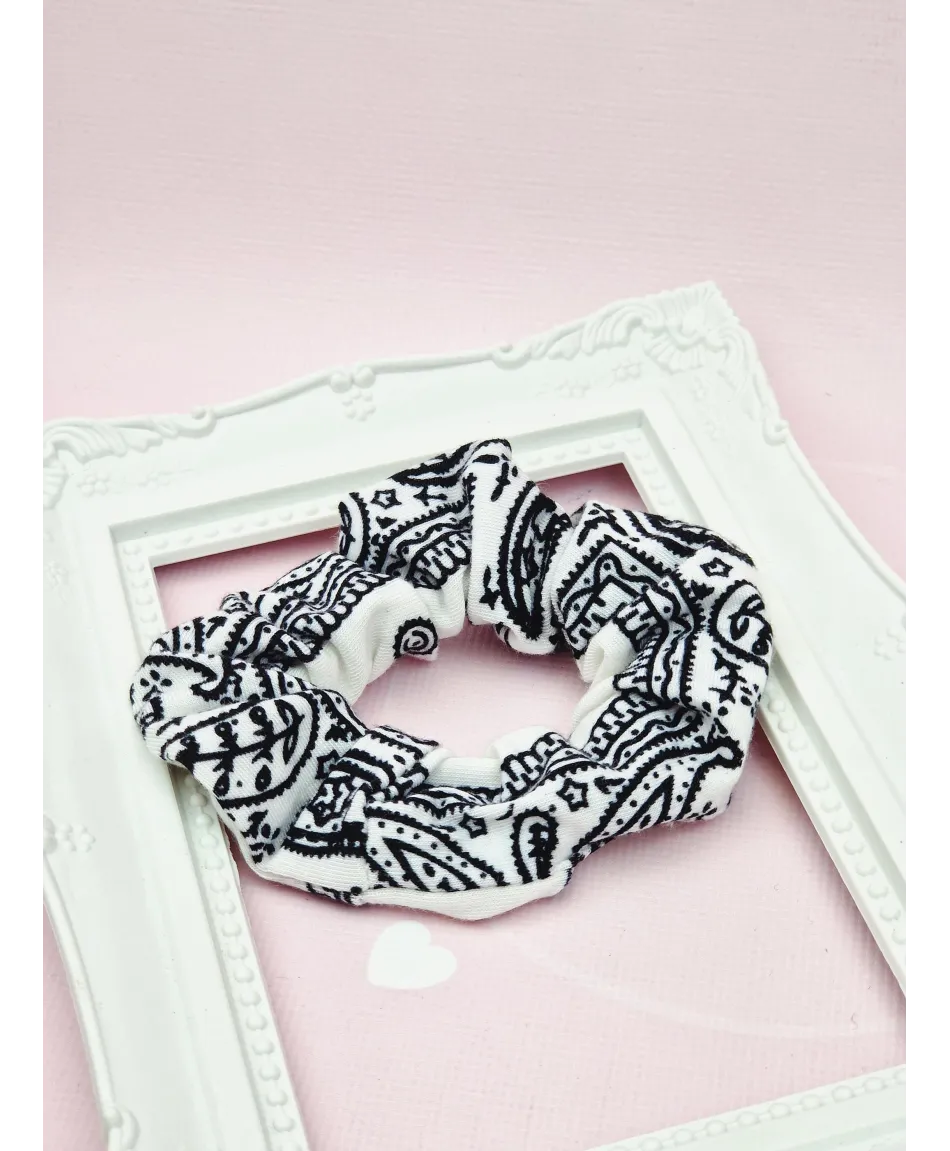 Gumki materiałowe scrunchies z motywem bandamki- kolory