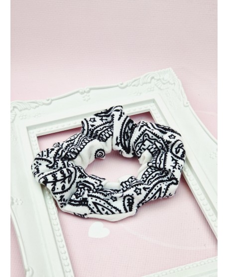 Gumki materiałowe scrunchies z motywem bandamki- kolory