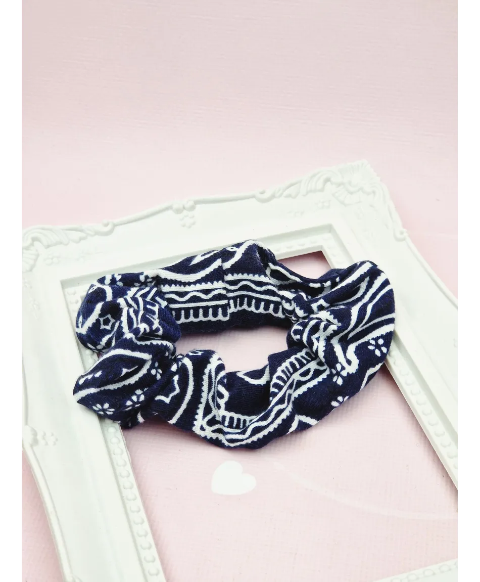 Gumki materiałowe scrunchies z motywem bandamki- kolory