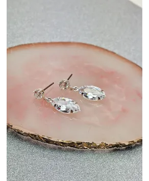 Kolczyki w kolorze srebrnym-wisząca łezka