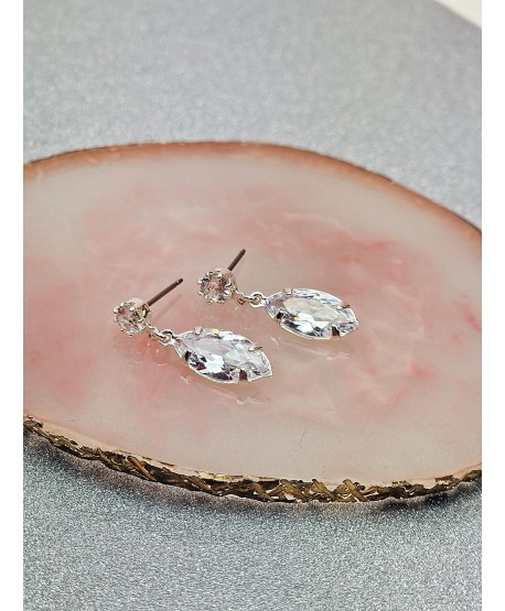 Kolczyki w kolorze srebrnym- wisząca łezka