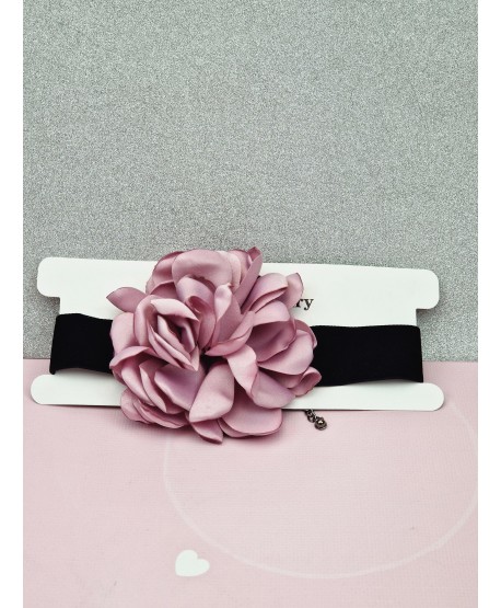 Aksamitny choker z dużym kwiatem- kolory