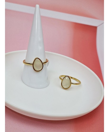 Pierścionek stal złoty z mlecznym kryształkiem