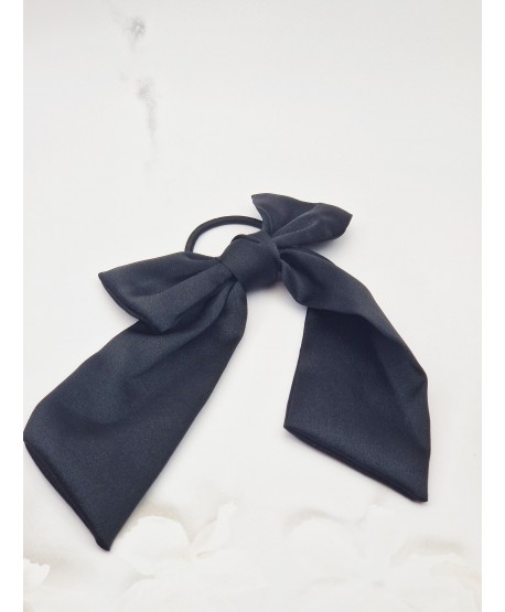 Gumki z wiszącymi kokardkami