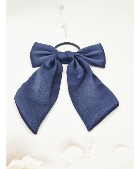 Gumki z wiszącymi kokardkami