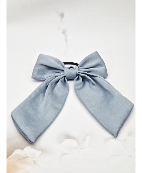 Gumki z wiszącymi kokardkami