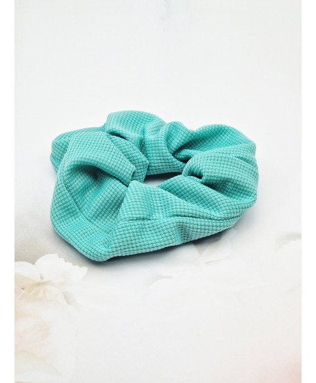 Gumki scrunchie w jaskrawych kolorach