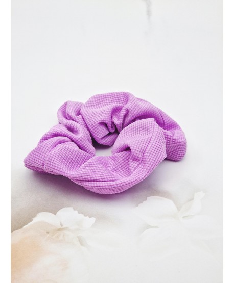 Gumki scrunchie w jaskrawych kolorach