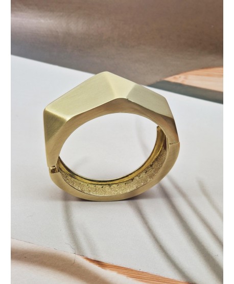 Bransoletka mankietowa złota matowiona kanciasta