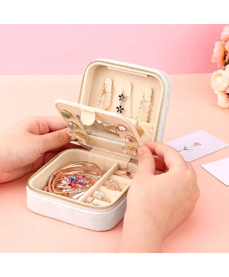 Szkatułka pudełeczko na biżuterię kremowa zamszowa z lusterkiem