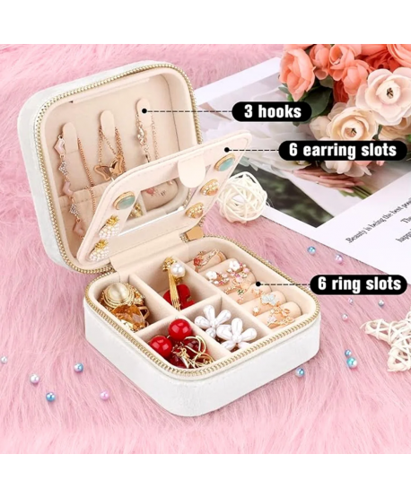 Szkatułka pudełeczko na biżuterię kremowa zamszowa z lusterkiem