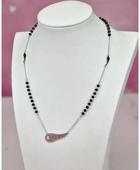 Naszyjnik celebrytka stal z czarnymi koralikami i skrzydełkami