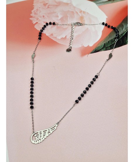 Naszyjnik celebrytka stal z czarnymi koralikami i skrzydełkami
