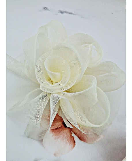 Fascynator toczek z piórkami i różą