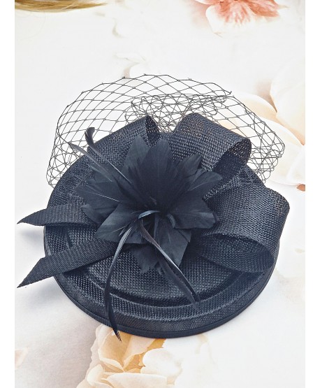 Fascynator toczek czarny z piórkami i woalką