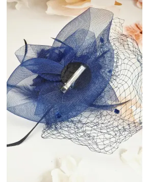 Fascynator toczek chabrowy z kwiatkami i woalką