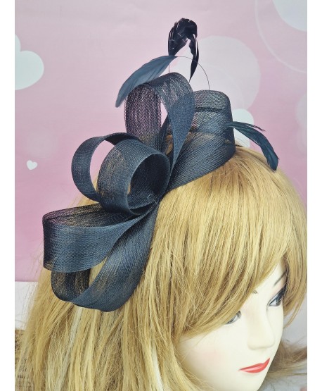 Fascynator toczek czarny z piórkami