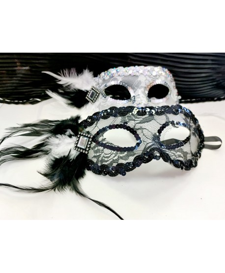 Maski karnawałowe z piórami czarna biała