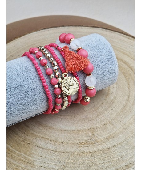 Zestaw bransoletek różowe koralowe koraliki z dowieszkami