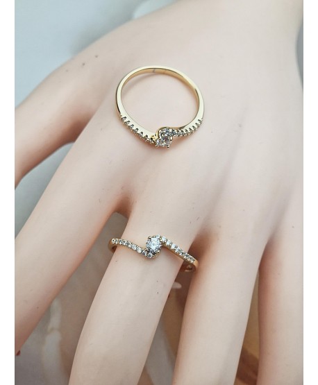 Pierścionek stal złoty subtelny z cyrkonią