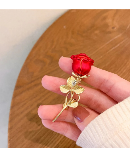 Broszka złota śliczna róża