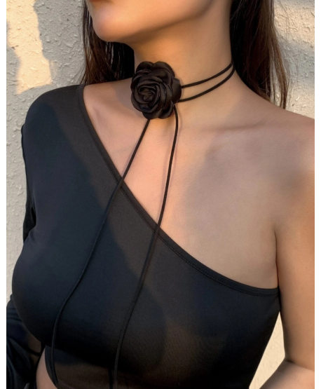 Naszyjnik z czarnym kwiatem wiązany choker