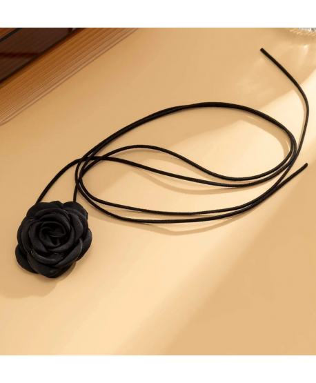 Naszyjnik z czarnym kwiatem wiązany choker