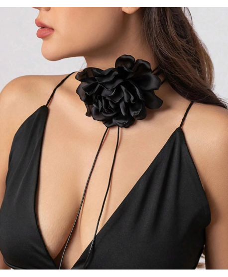 Naszyjnik z czarnym kwiatem wiązany choker