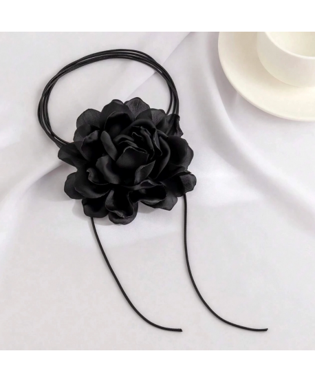Naszyjnik z czarnym kwiatem wiązany choker