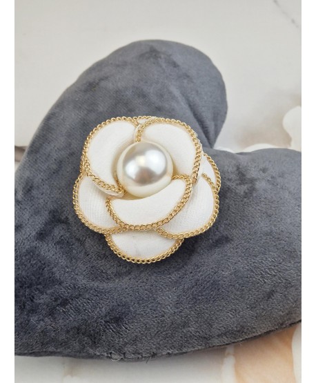 Broszka spinka kwiat różyczka z perełką