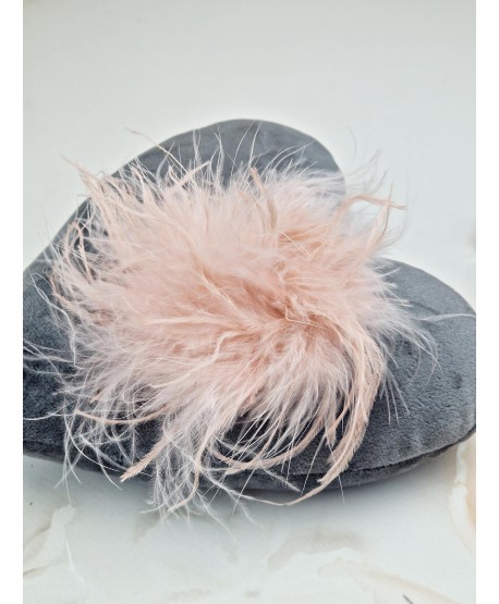 Broszka spinka puszki z piórami