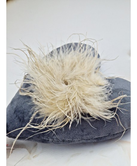 Broszka spinka puszki z piórami